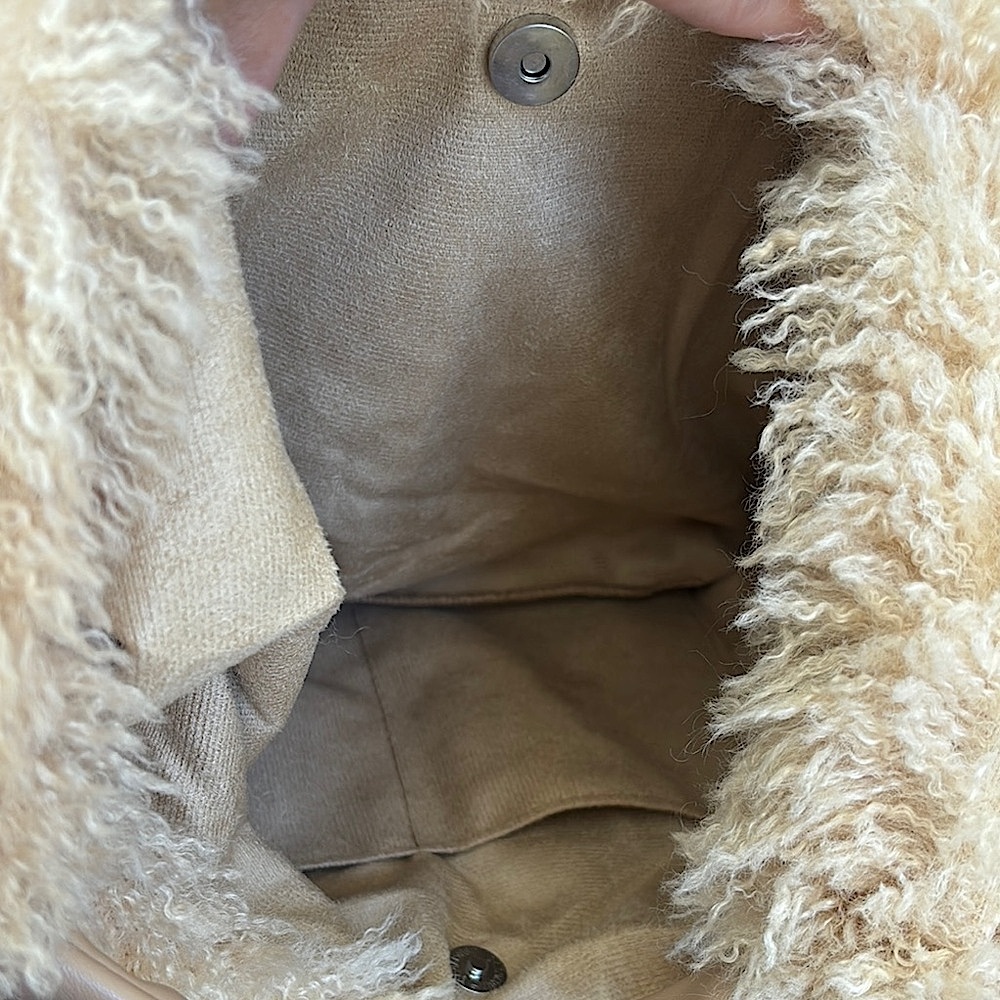 NWT‼️ 🫶🏽👜Chic Fluffy Slouchy Tote🫶🏽👜 - Picture 9 of 11